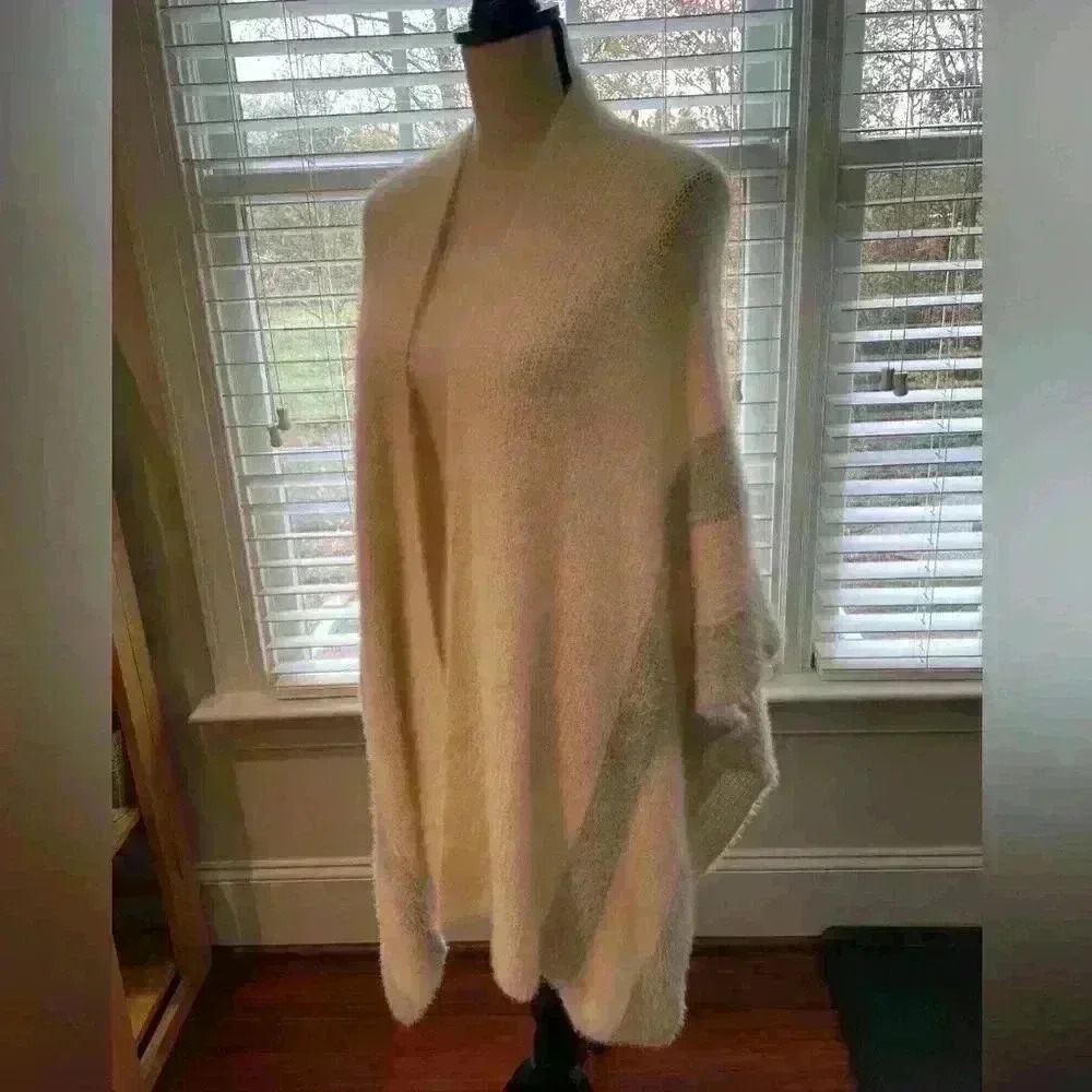 Anthropologie Saturday Sunday Wrap Shawl Cream and Silver/Gray Soft Size Small